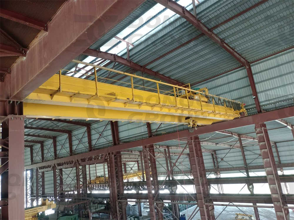 Double hook and double beam overhead crane