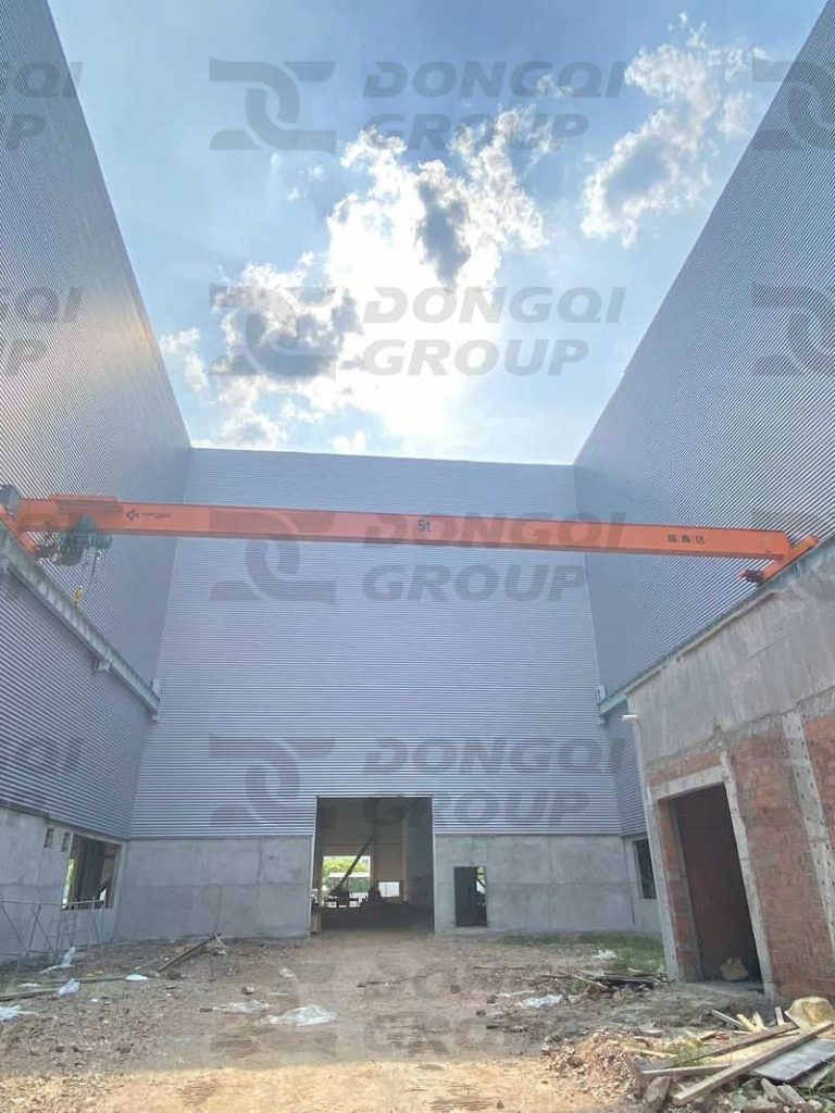 overhead crane in outdoor