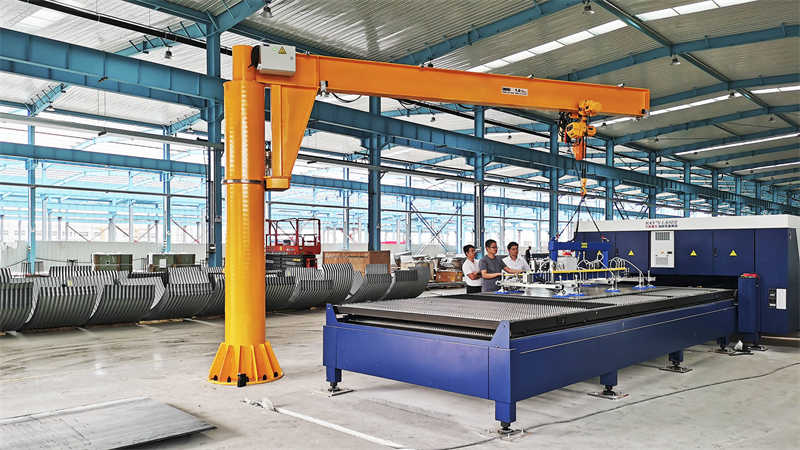 The stamping factory adopts a jib crane
