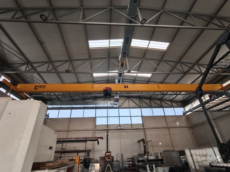 HD-type 5-ton European-style single-girder bridge crane installed in Serbia