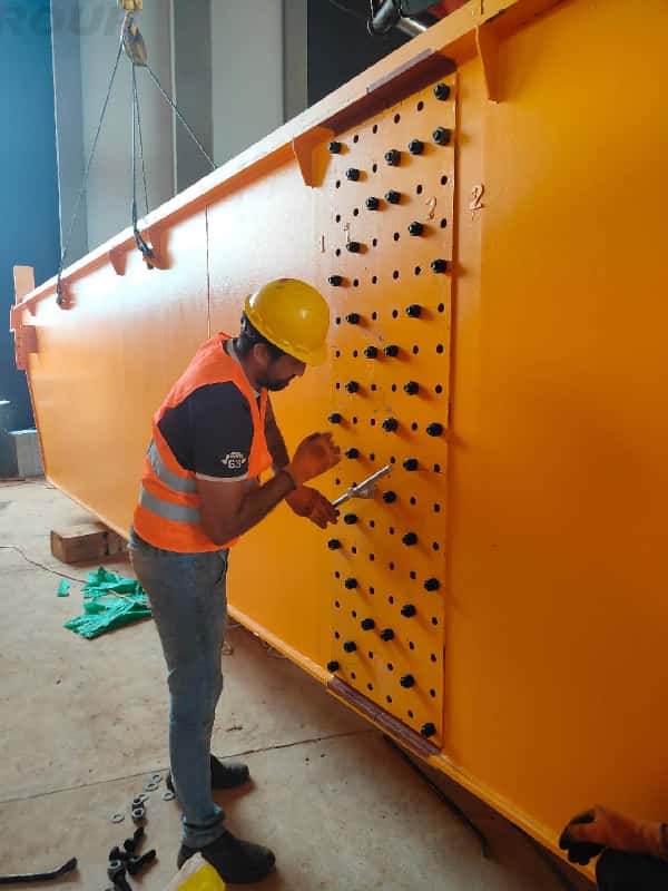 Connecting the main beam