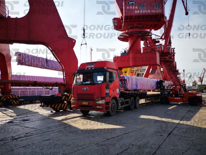 Loading cargo onto the ship